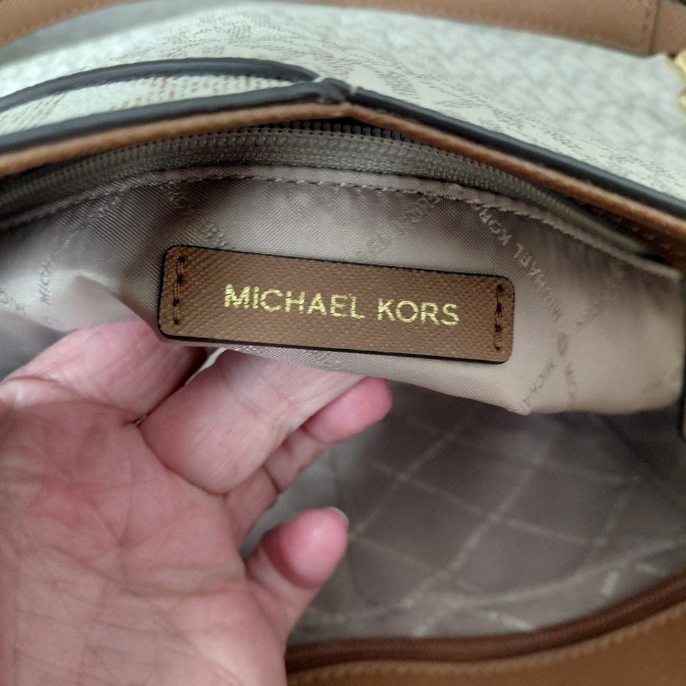 Michael Kors Jet Set Travel Tote Bag - Picture 10 of 11